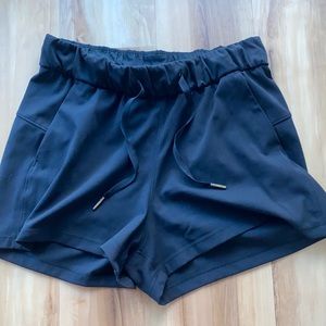 Lululemon On The Fly Shorts - 2.5”
